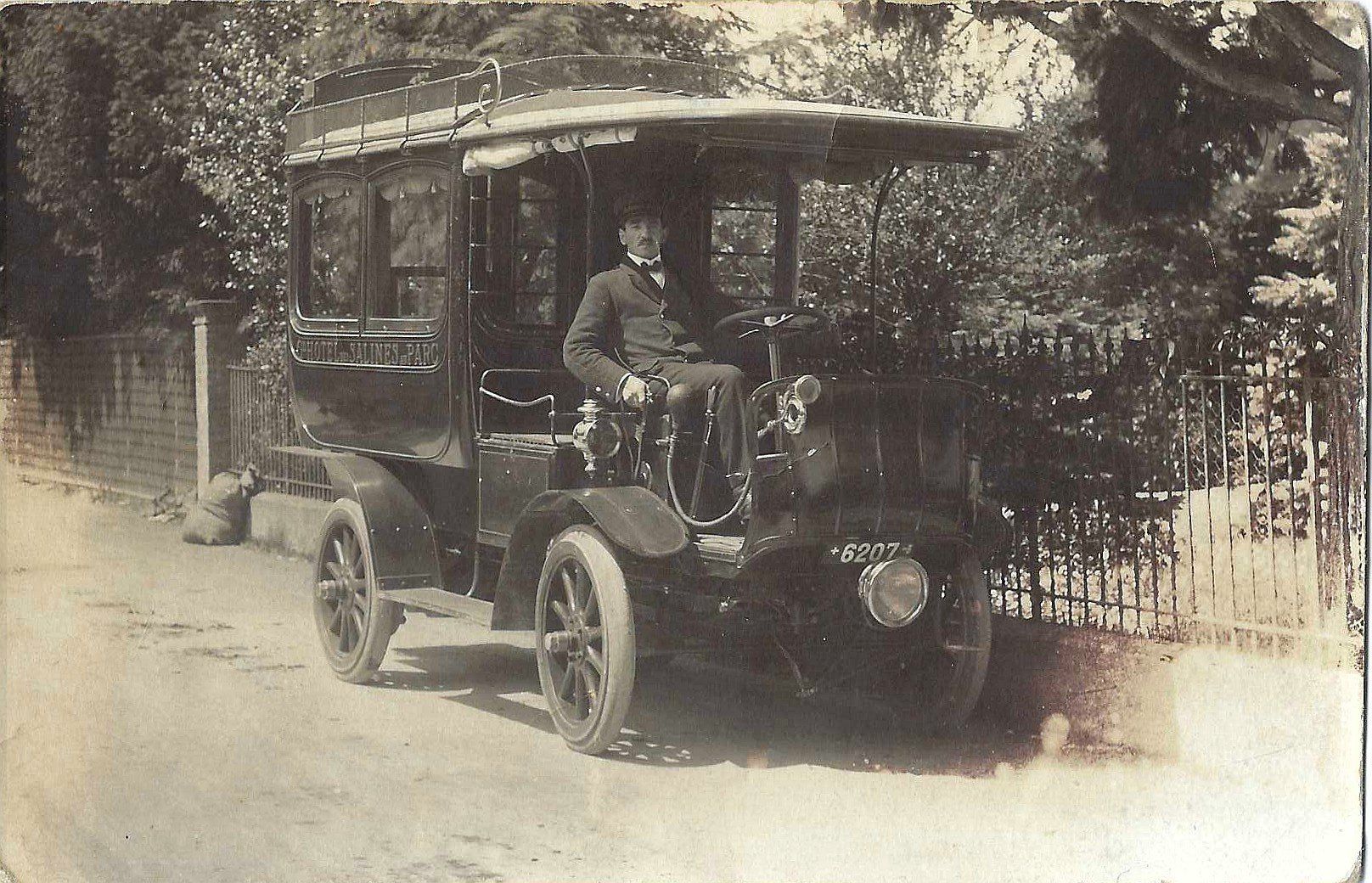 Cartoline postali: RHEINFELDEN: Oldtimer-Kurtaxi (?) mit Dienstmann – Usato da Buchs AG venduto da Baerfisch
