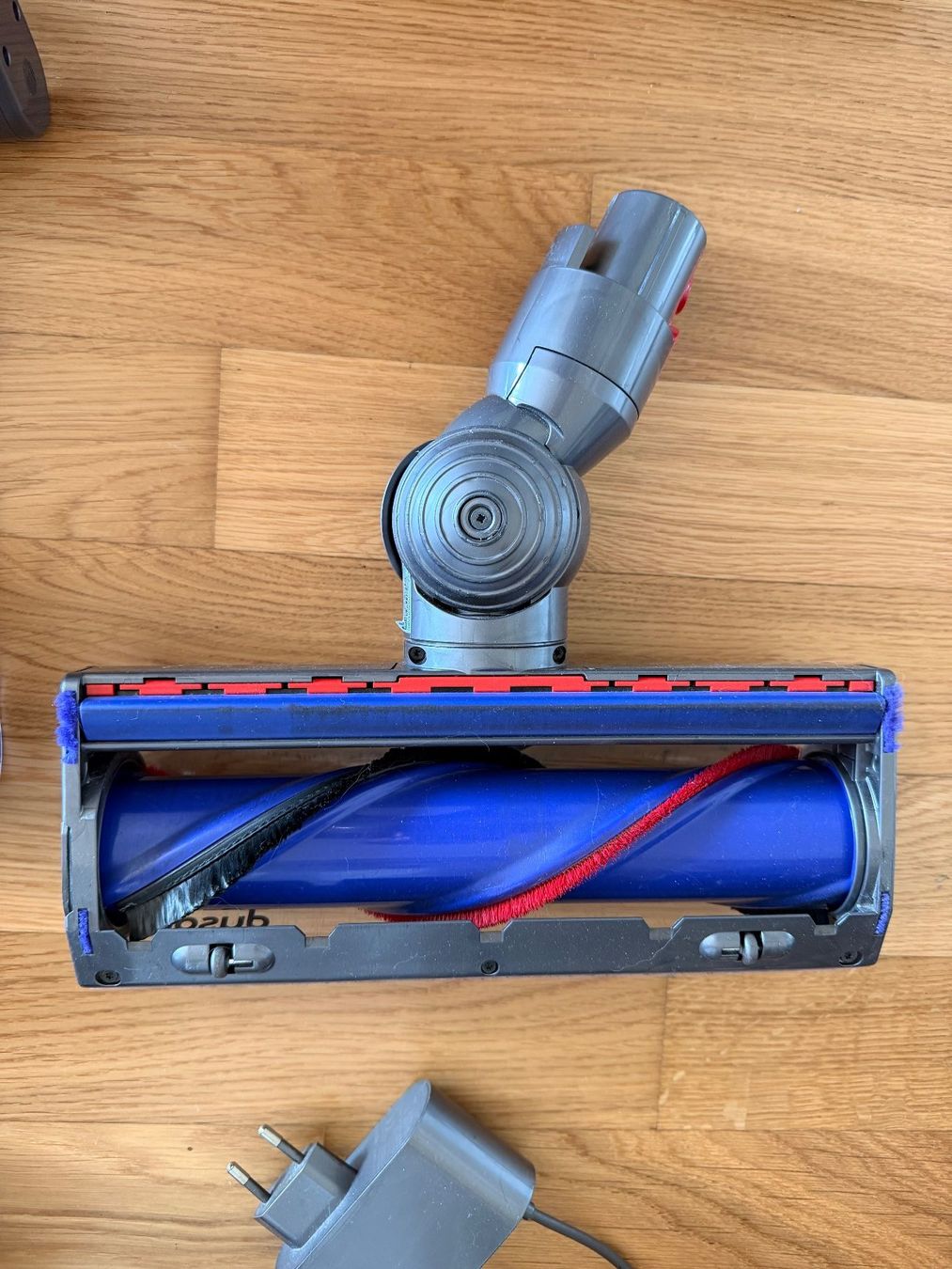 Dyson Aspirapolveri & Accessori: Staubsauger Dyson V8, gebraucht. – Usato da Ossingen venduto da kimpossibel 2