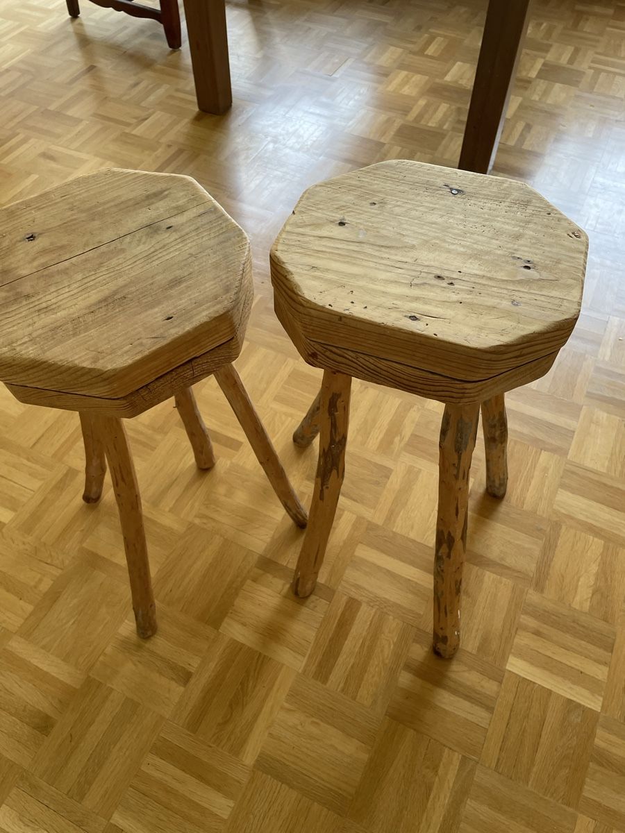 Sgabelli: Zwei Dekor Hocker aus Naturholz – Usato da Basel venduto da Kamberly 2