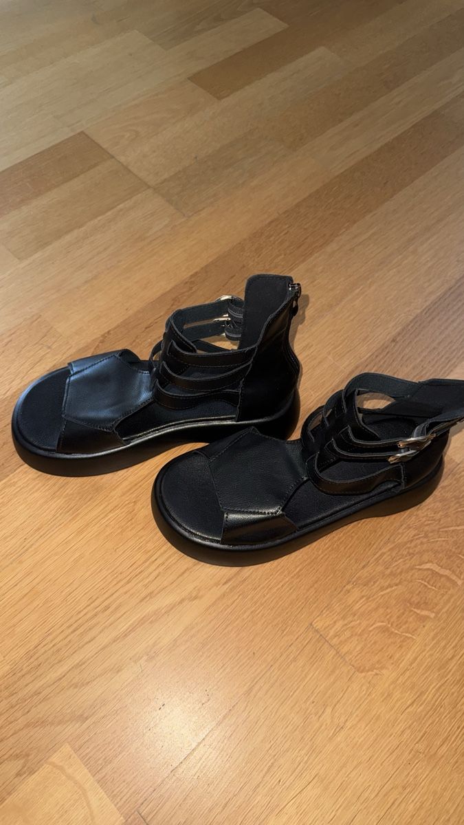 Shein Damenschuhe: Sandalen Junkee von Shein, 38 – Neu (gemäss Beschreibung) aus Gümligen von morticiaaddams 1