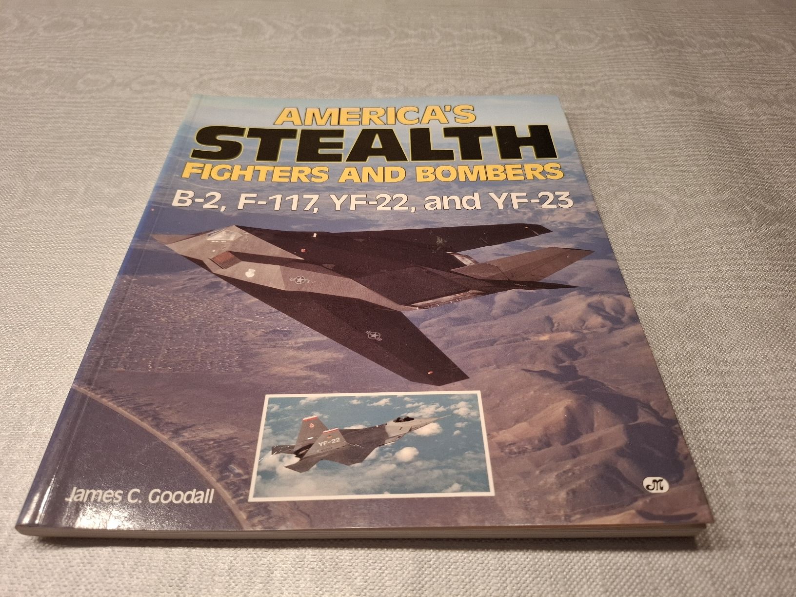Libri: Buch America's Stealth Fighters and Bombers – Usato da Bäretswil venduto da Galada