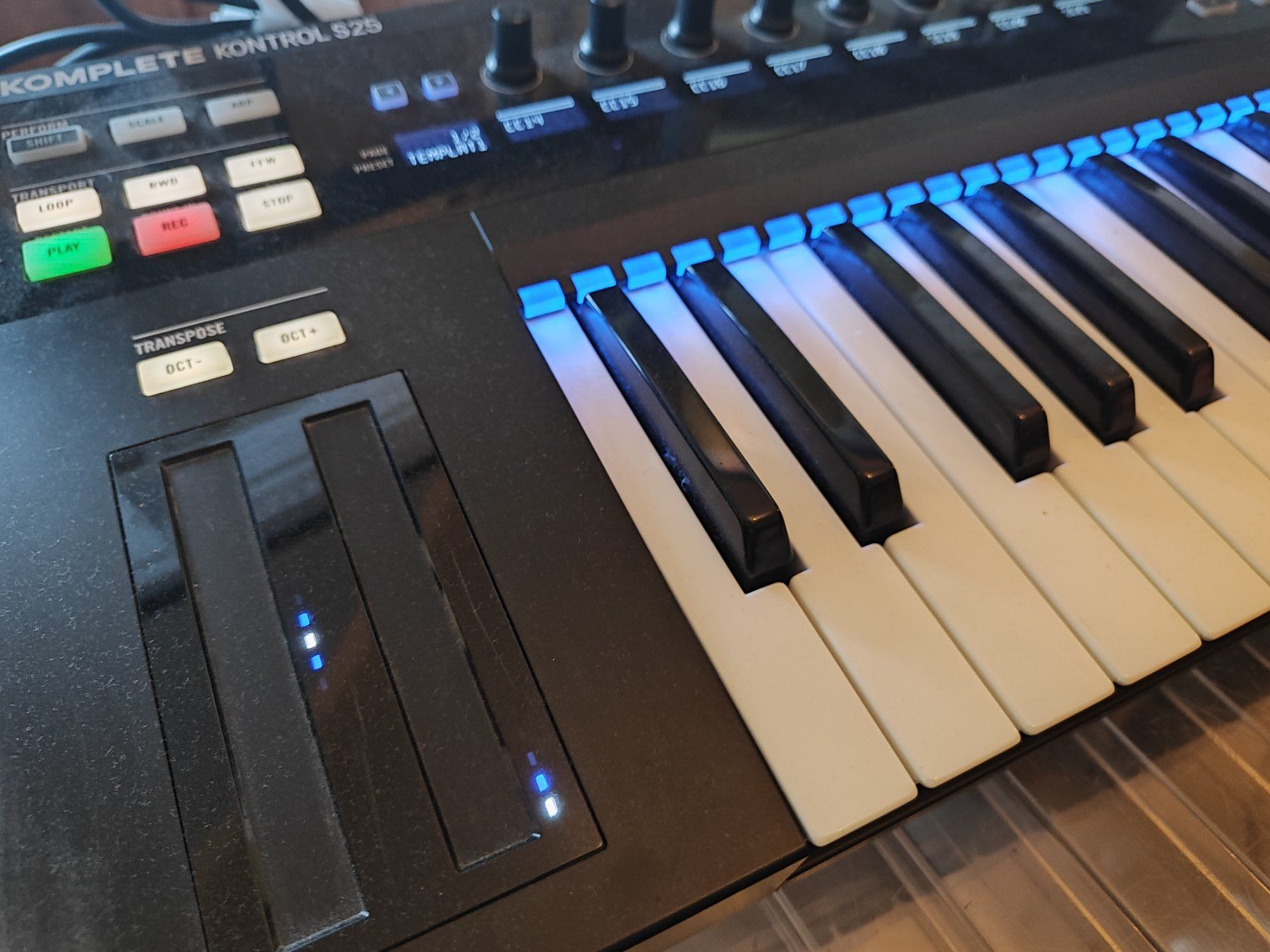 Native Instruments Musikinstrumente: NI Komplete Kontrol S25 Midi Controller Keyboard NKS – Gebraucht aus Bern von Swt0 3