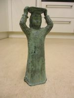 Skulptur Mädchen / Frau mit Schale Bronze art