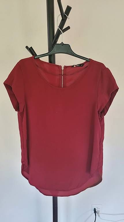 Only Blusen: Schickes rotes Blusentop von Only Gr. 34 – Gebraucht aus Gutenswil von schmidii