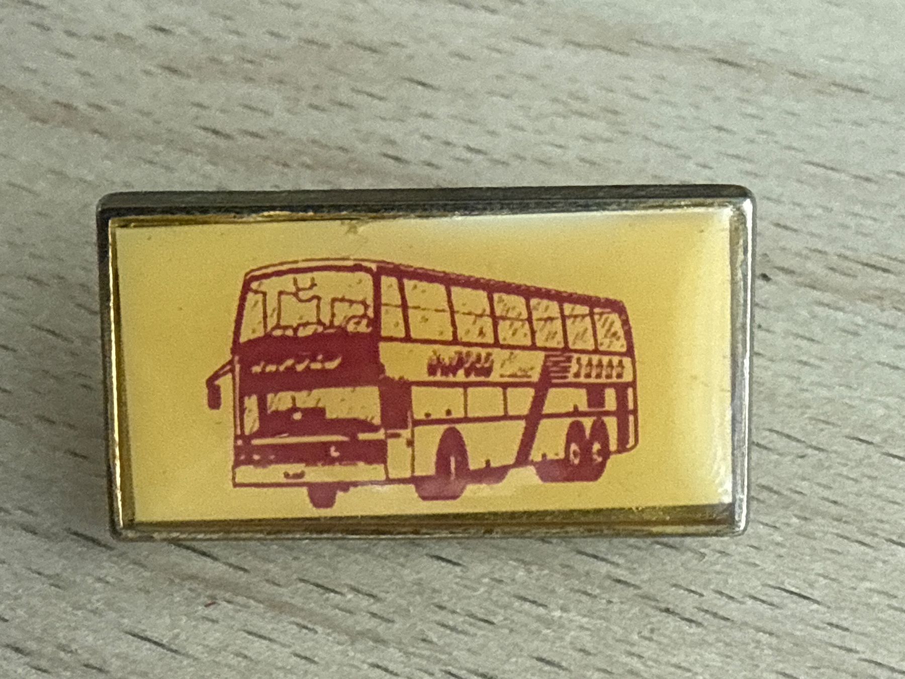 Placchette & Badge: Pin Reisebus – Usato da Glattbrugg venduto da Schweigmatt