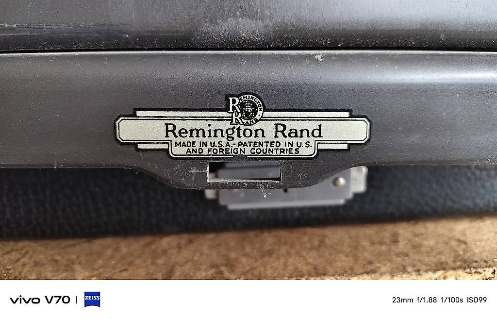 Macchine da scrivere: Machine à Écrire Remington Rand – Usato da Sugiez venduto da clo_76gd 2