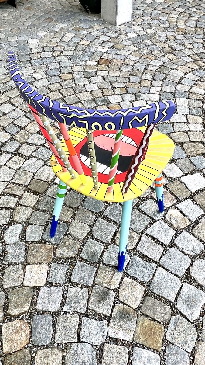 Sedie: Bunter Comic-Hocker — ein echter Hingucker – Usato da La Punt Chamues-ch venduto da mhaefu 2