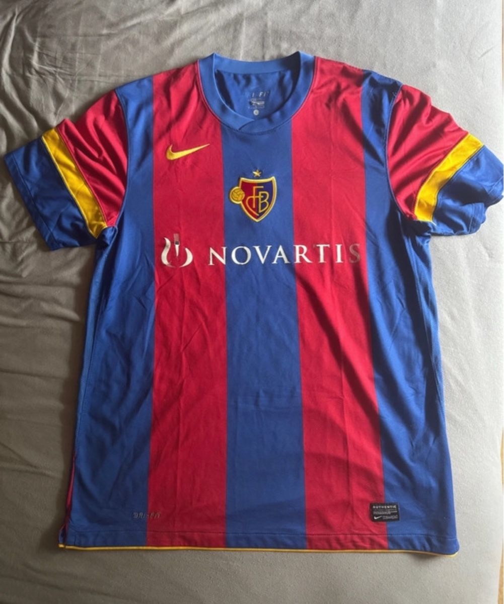 Canottiere & Pantaloni: ORIGINAL FC BASEL 2012 TRIKOT – Usato da grandvaux venduto da SwissOnTracksHO
