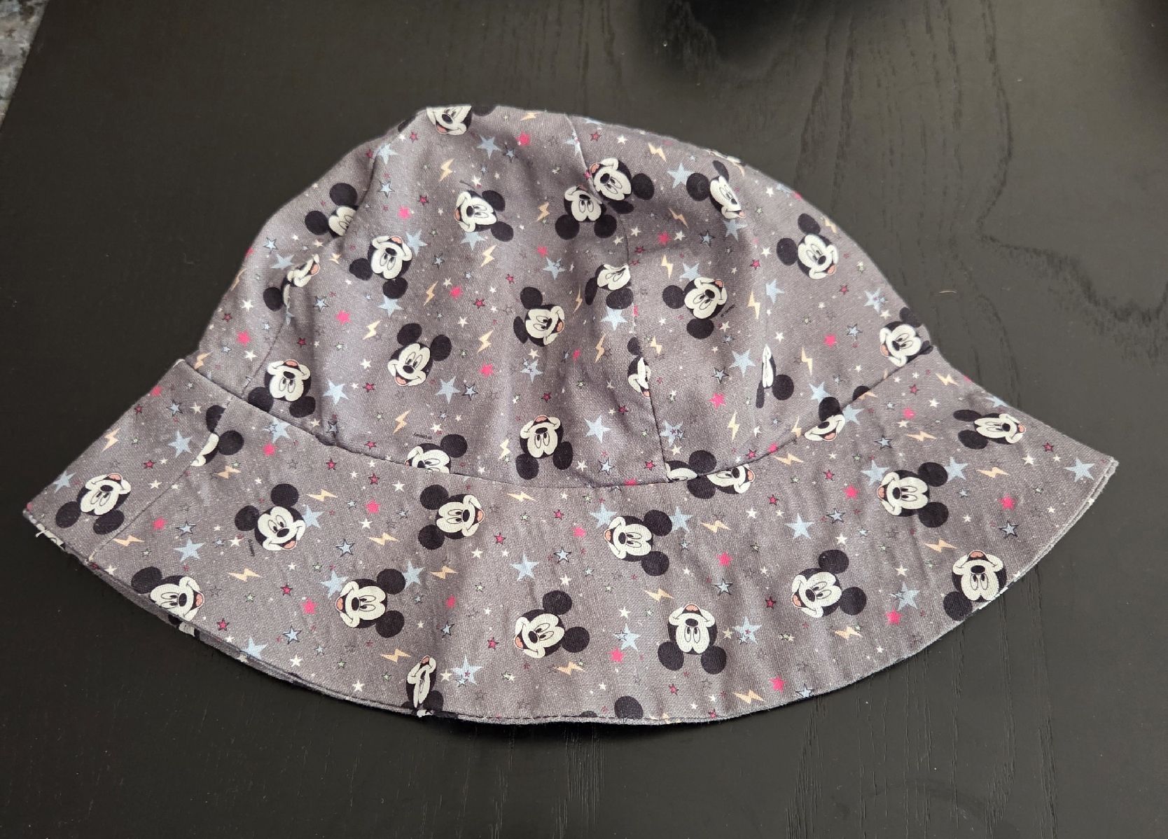 Altro abbigliamento per bambino: Sonnenhut mit Mickey Mouse Print – Usato da Zug venduto da dhs87