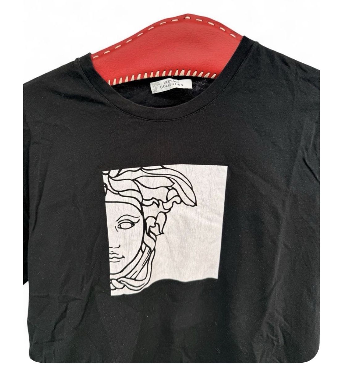 Versace T-Shirts: Vibtage Versace T-Shirt Gr. M  – Gebraucht aus Niederneunforn von mer_xh2q 1