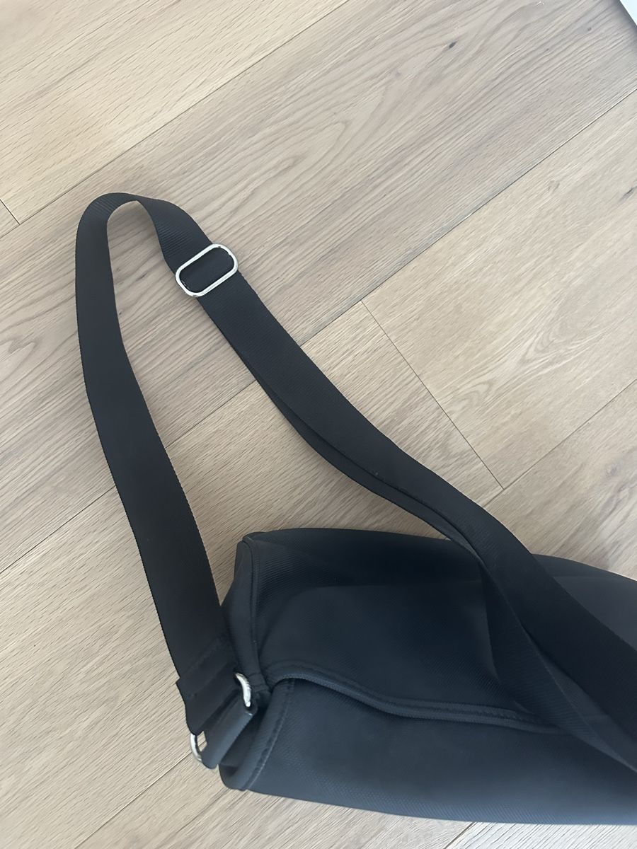 Borse da donna: Lacoste Umhängetasche Schwarz – Usato da Kehrsatz venduto da blue021 3