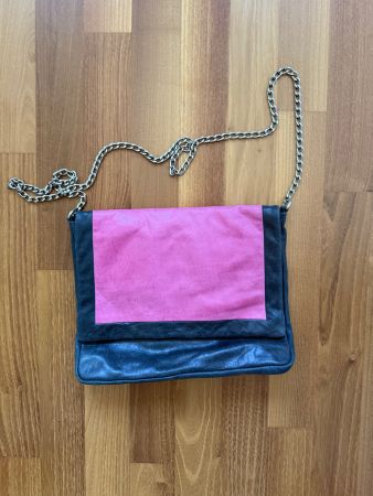 Urbancode Umhängetasche Leder schwarz pink