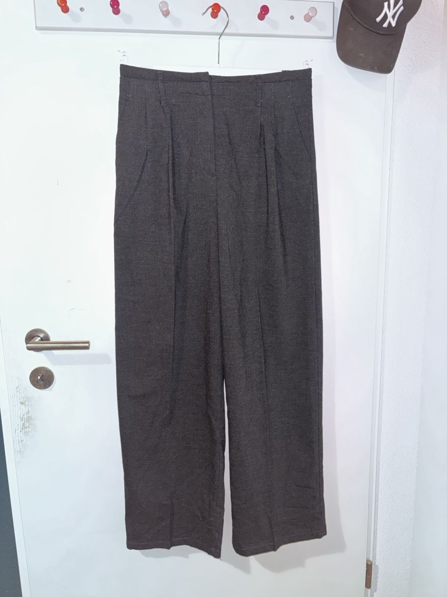 Bershka Hosen: Anzugshose / Arbeitshose baggy – Gebraucht aus Hombrechtikon von nvm_qd56