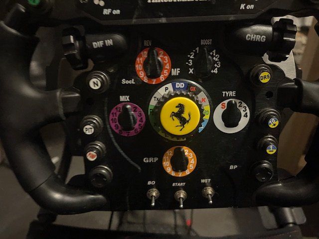 Thrustmaster Controller: Thrustmasters T300RS Lenkrad + PlaySeat Challenge Sim Racing – Gebraucht aus Wollerau von mik_g7hc 1