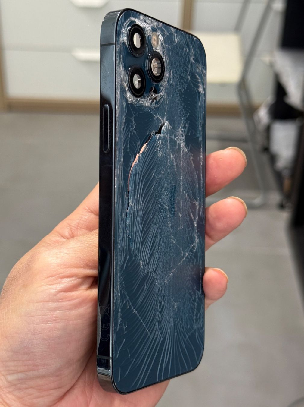 Apple Telefoni cellulari / Smartphones: Châssis iPhone 12 Pro bleu avec composants – Usato da Morges venduto da DA-repa 1