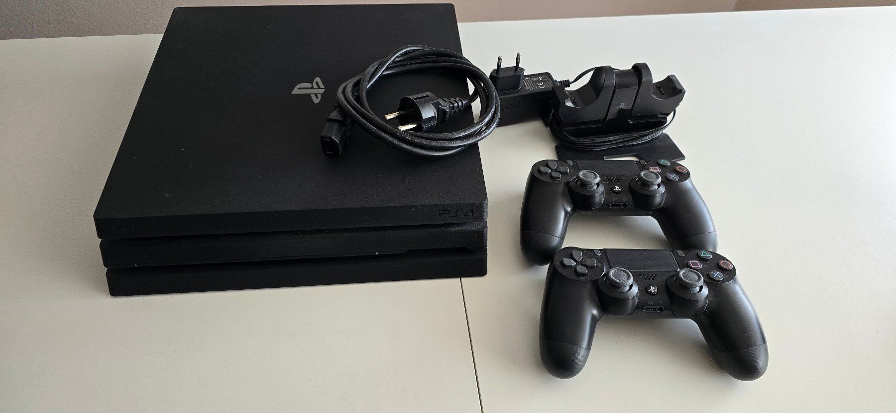 Sony Console: PlayStation 4 Pro - Konsole (1TB) – Usato da Neuhausen venduto da vdo