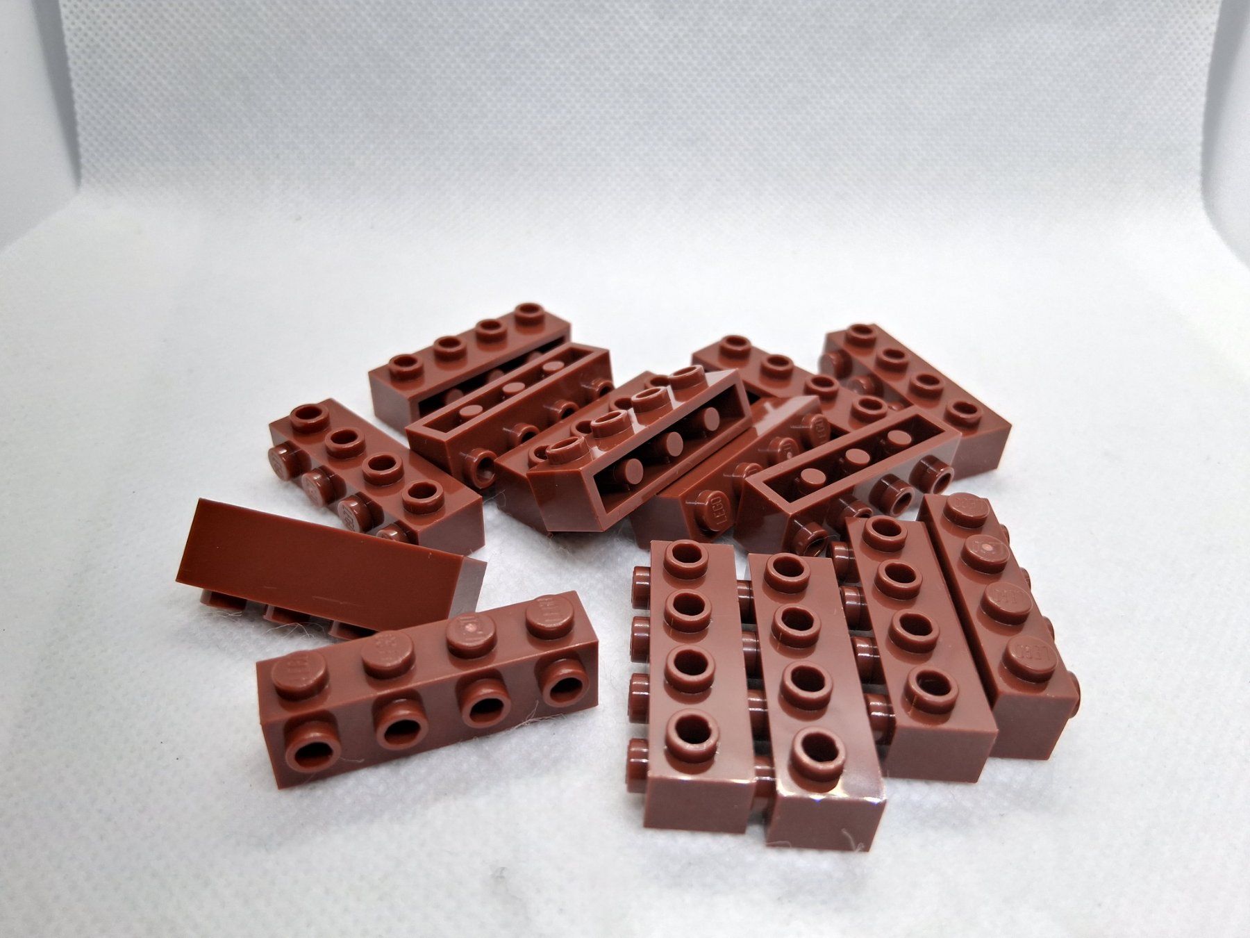 Lego Spielzeuge: Lego 15 Stk. Brick 1x4 w. 4 knobs (reddish brown) – Neu (gemäss Beschreibung) aus Inwil von Dokyiioto