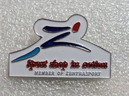 Ansteckpin 244: Sportshop in action