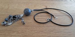 Halskette mit Anhänger (schmuck art)