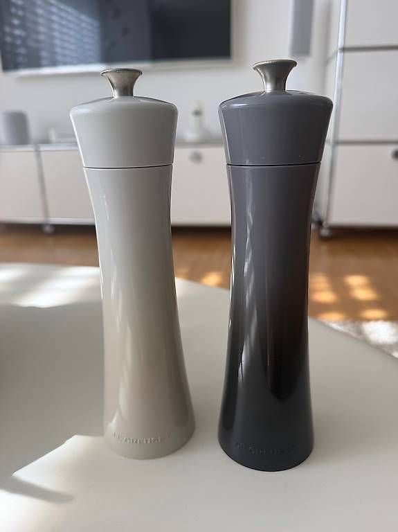 Set di piatti: Le Creuset Salz + Pfeffersteuer – Usato da Opfikon venduto da Layla123