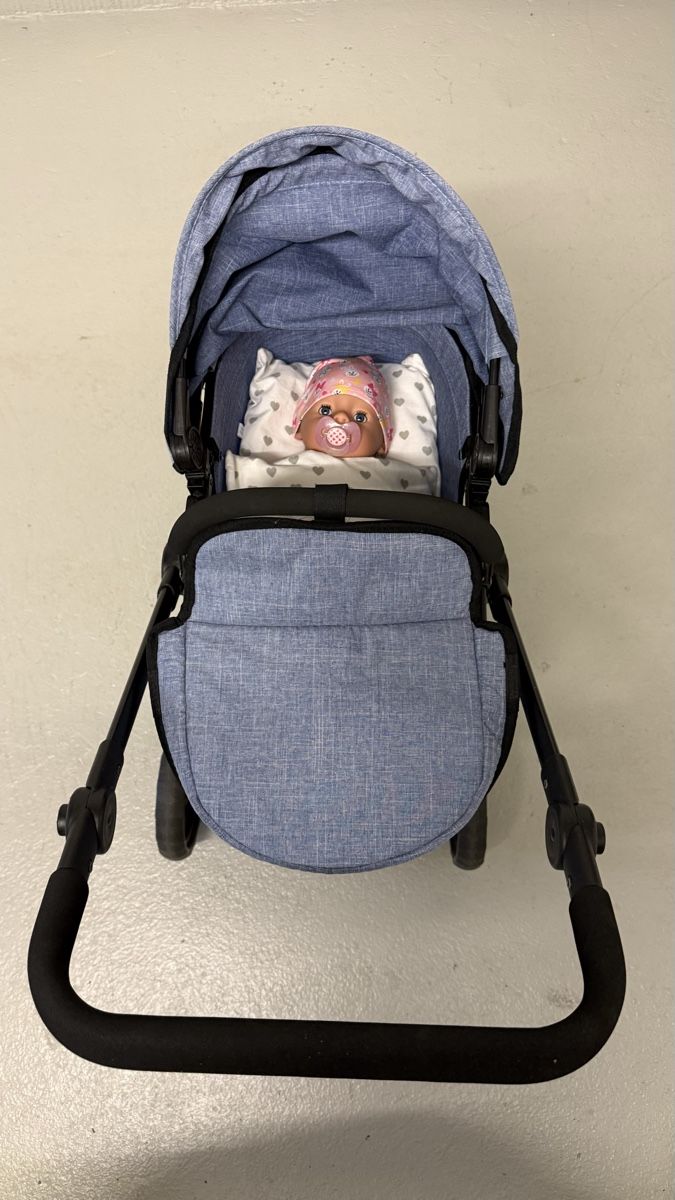 Carrozzine per bambole: Doll stroller + doll and accessories – Usato da Kloten venduto da wer_26t5 1