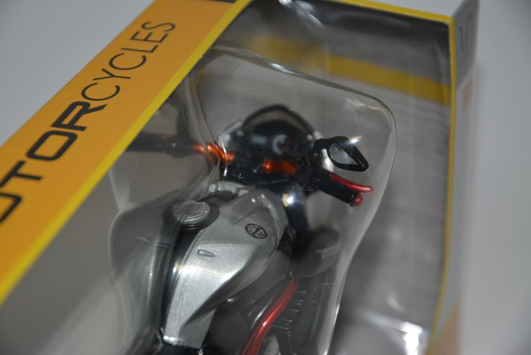 Maisto Kit di modellismo & Modellini statici: Benelli Tornado Naked Tre Titanium  1:12 – Nuovo e nell'imballaggio originale da Goldach venduto da Feivel9 1
