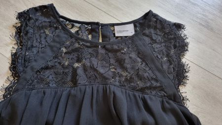 Schwarzes Sommerkleid Gr. xs mit Spitze am Rücken neuwertig 