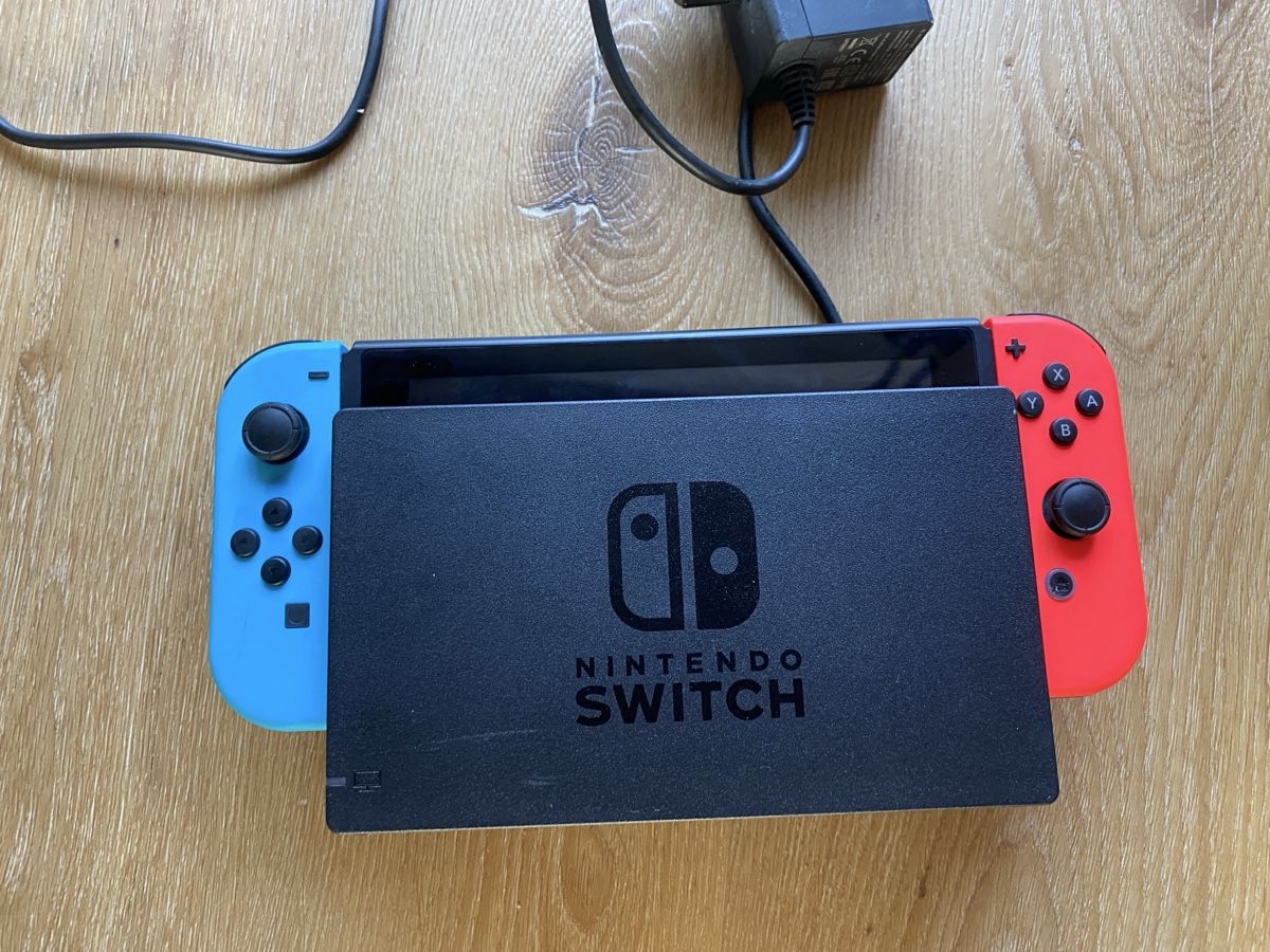 Nintendo Console: Nintendo Switch Konsole mit Zubehör – Usato da Biel-Bienne venduto da sab_n8lj 1