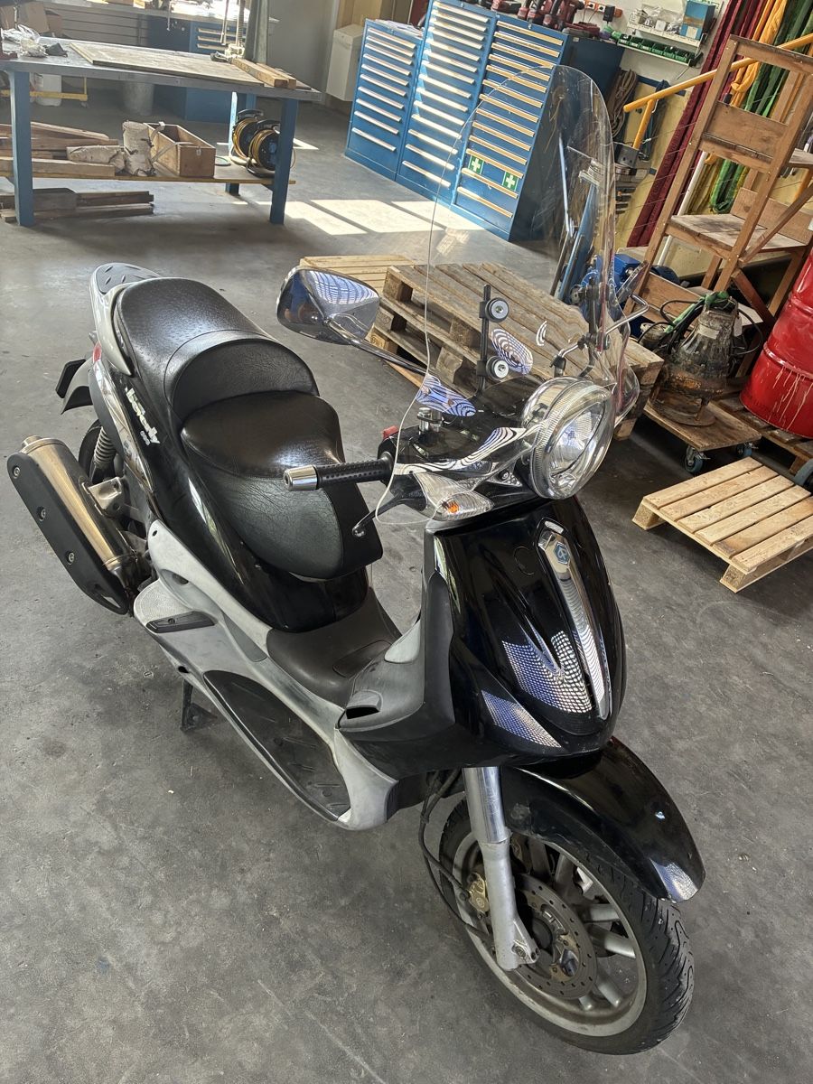 Piaggio Scooter: Roller Beverly 500ccm schwarz – Difettoso da Haag (Rheintal) venduto da 2026Top 5