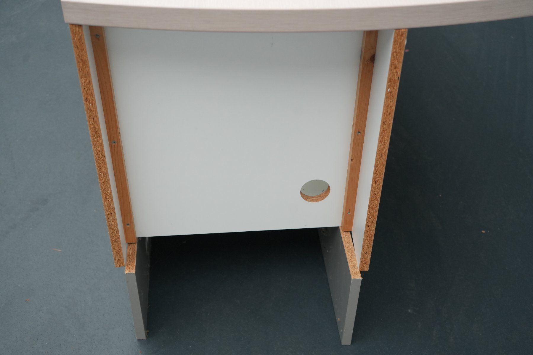 Bureaux: Schreibtisch mit Schubladen – D'occasion à Safenwil par EFAGSafenwil5745 3