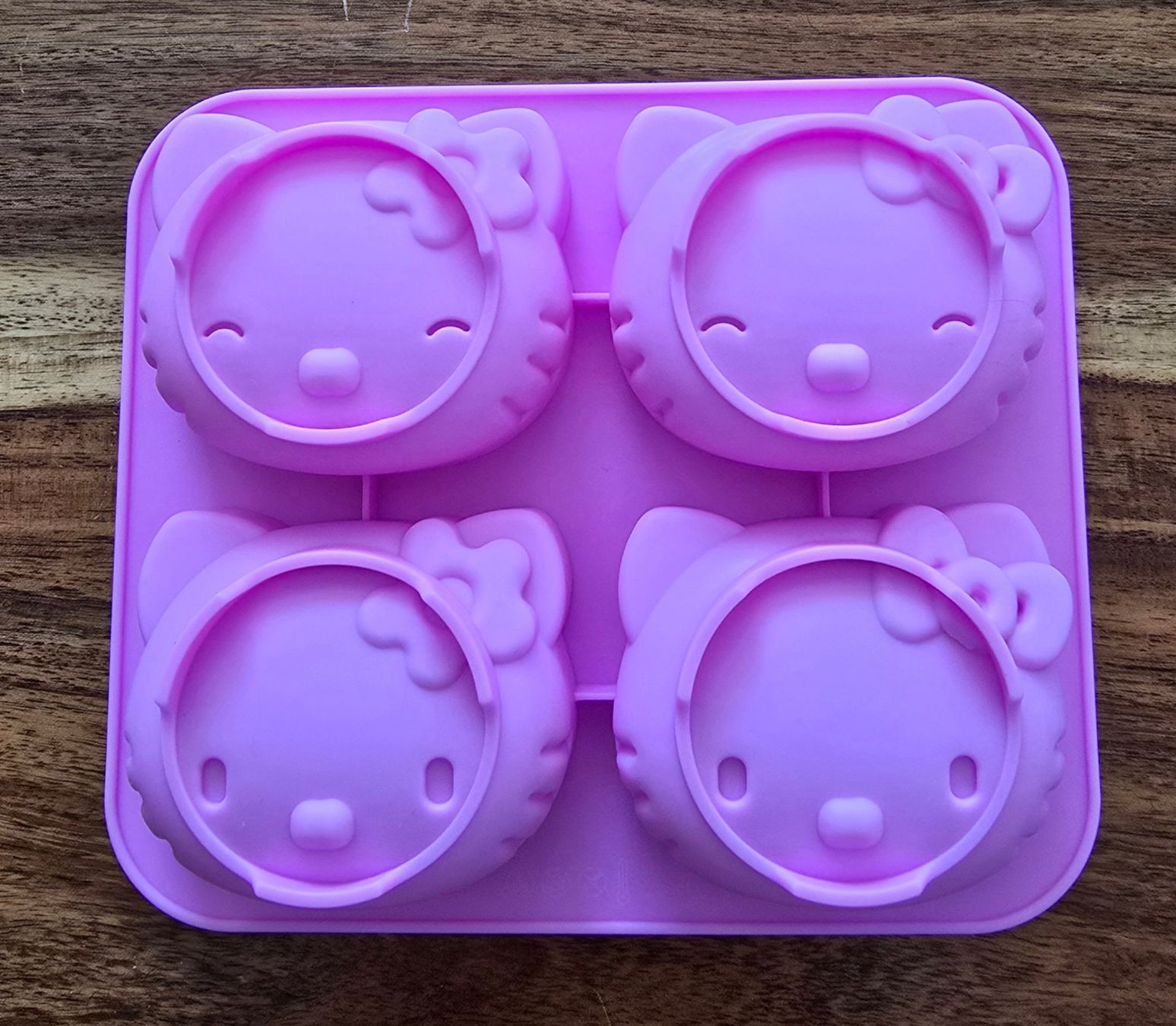 Teglie da forno: Silikonform / Mold / Hello Kitty – Nuovo e nell'imballaggio originale da Zürich venduto da amysmith