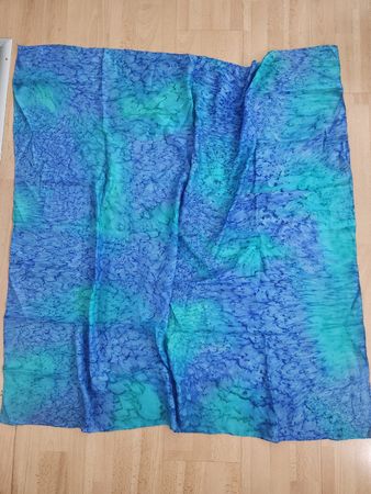 Foulard en soie bleu et turquoise motif abstrait