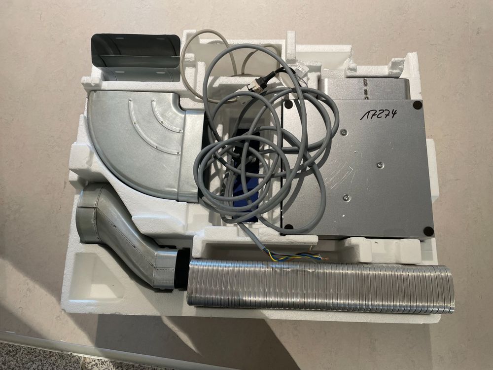 V-Zug Hottes de ventilation: Umluftbox V-Zug Neu und ungebraucht – D'occasion à Haag (Rheintal) par DeltaMoebel