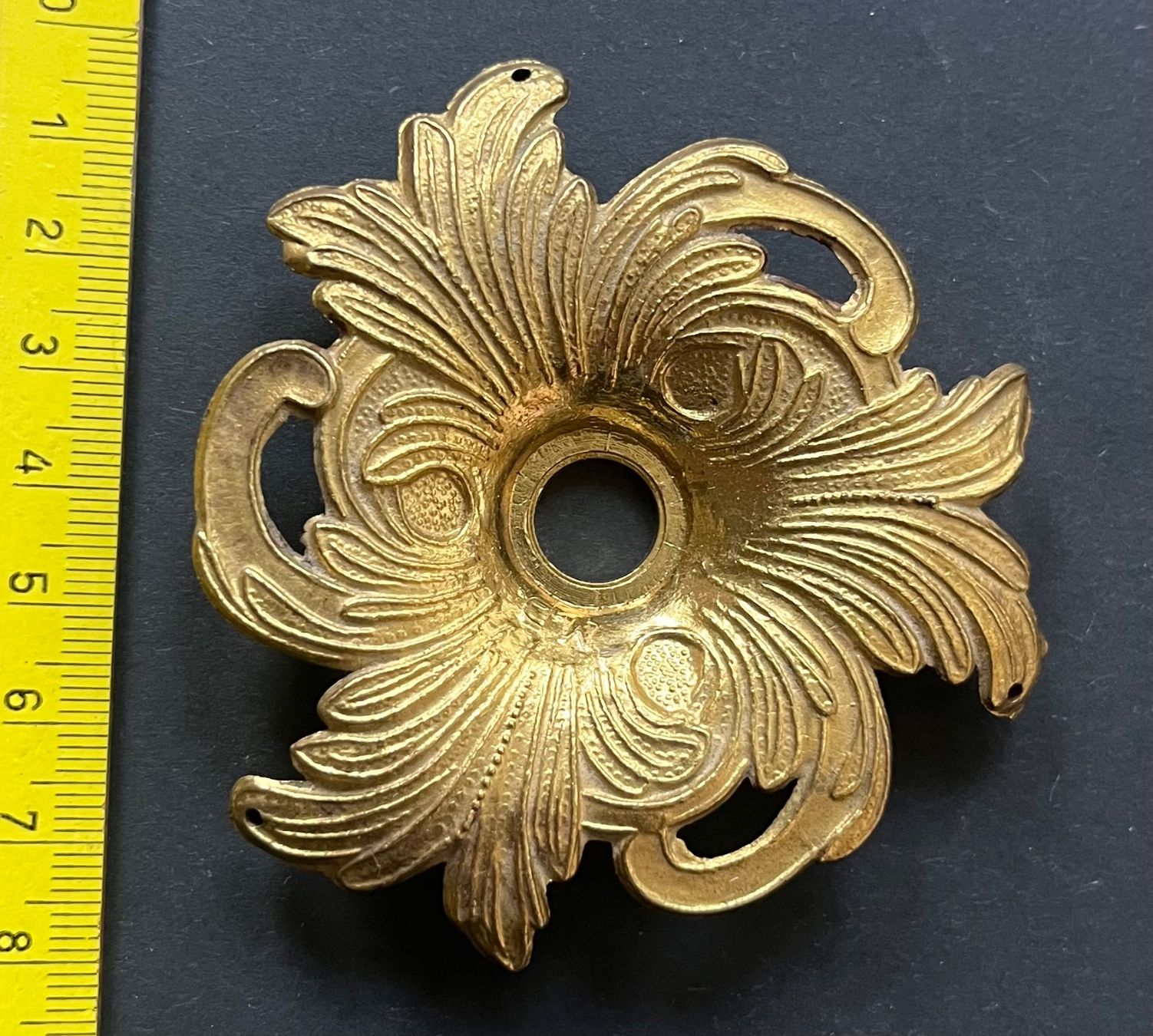 Ferramenta: Messing Rosette Ornamente antik, goldfarben – Usato da Ostermundigen venduto da DaxKarten-75