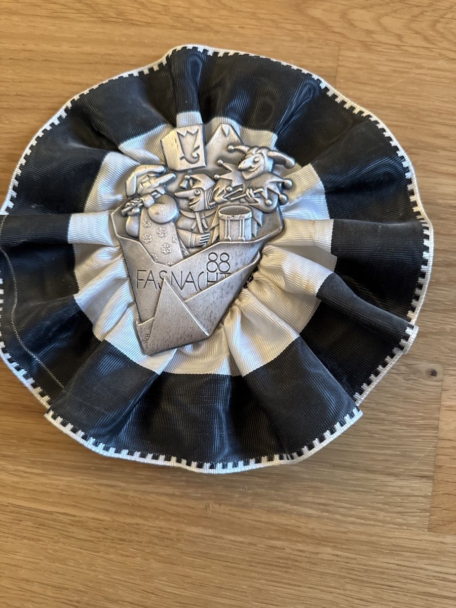 Placchette & Badge: Basler Zugblaggedde 1988 – Usato da Basel venduto da Tizi.L
