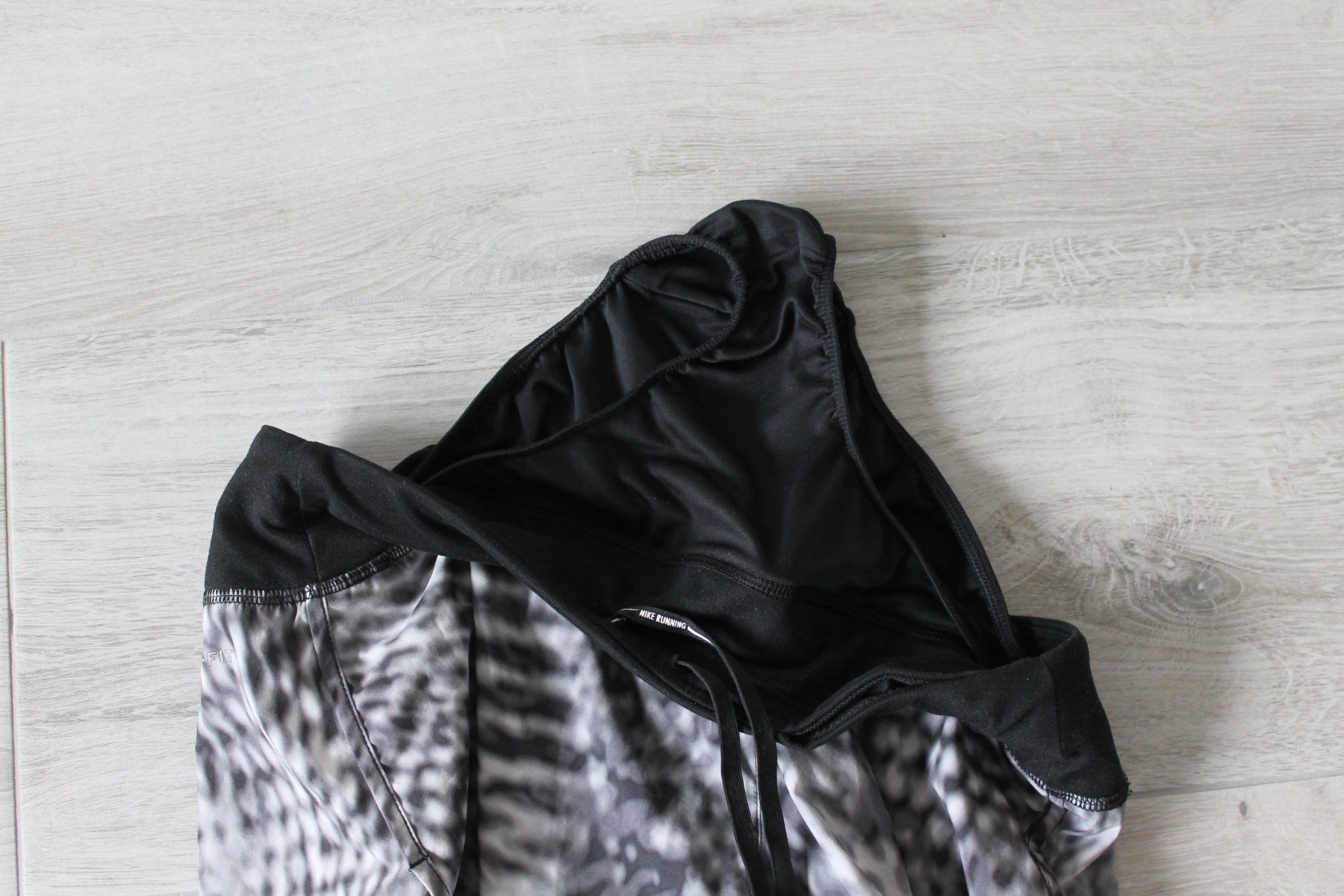 Nike Pantaloni: Short NIKE taille S – Usato da Chez-le-Bart venduto da jasse 2