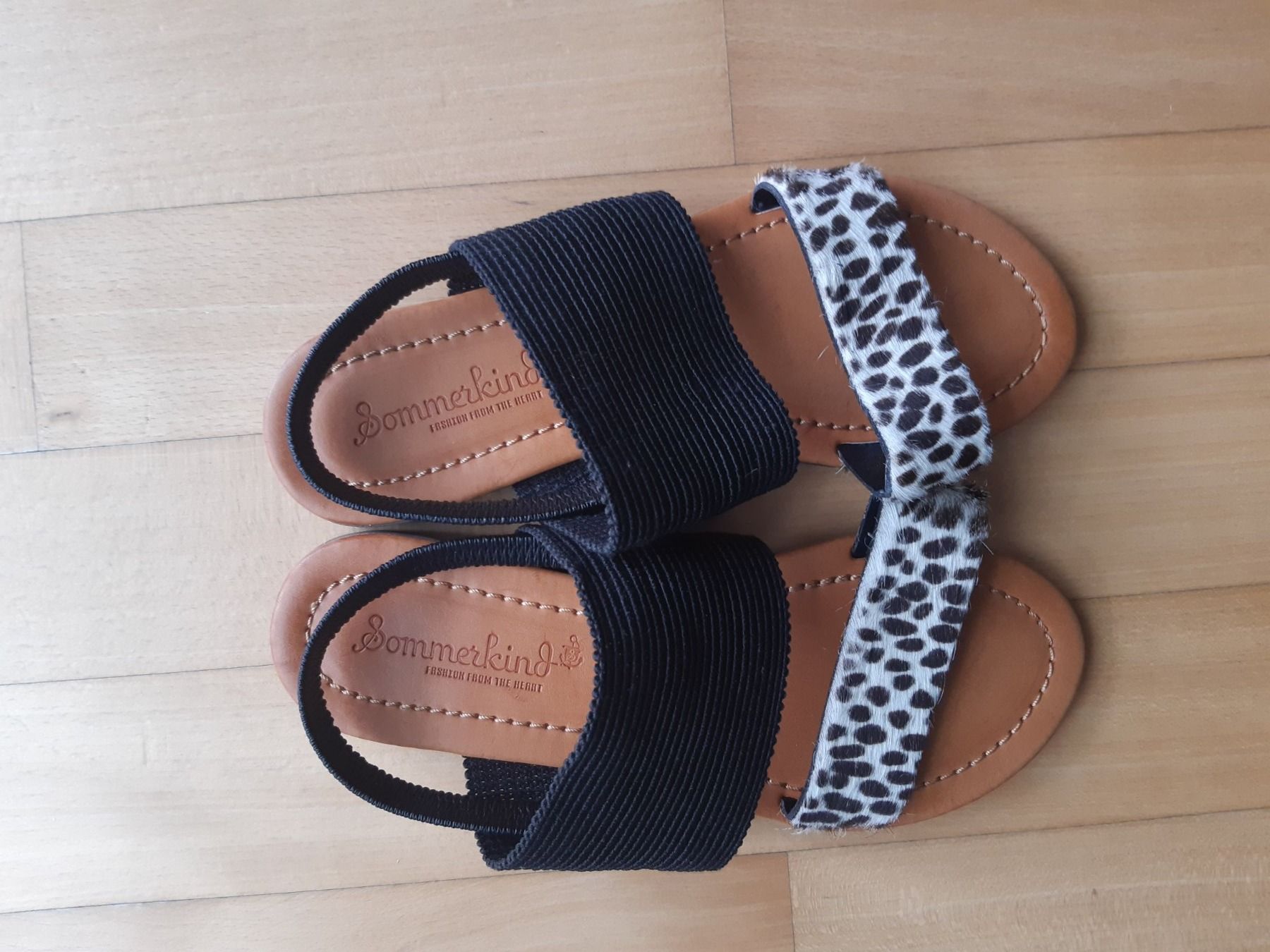 Scarpe da donna: Hübsche Sandalen Grösse 37, schwarz / Leomuster – Nuovo (secondo la descrizione) da Uster venduto da mar_276v 1
