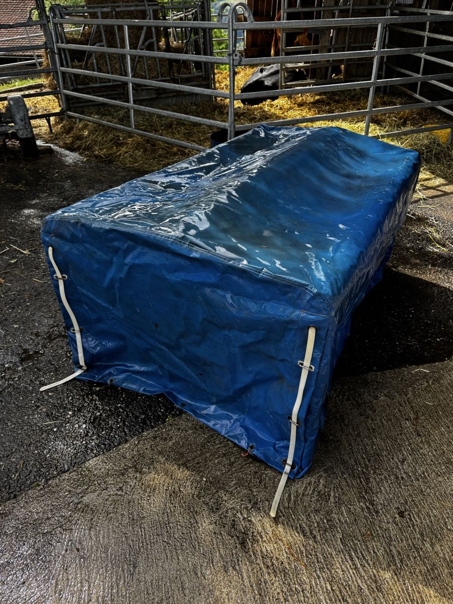 Altro: Abdeckplane zu Autoanhänger  – Usato da Oberbalm venduto da Cle12