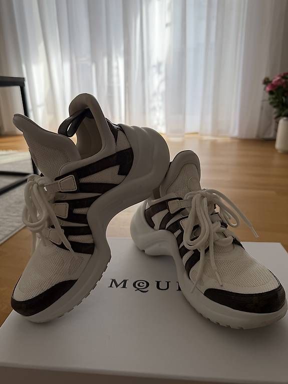 Louis Vuitton Damenschuhe: Louis Vuitton Sneaker – Gebraucht aus Liestal von adn_5js2 1