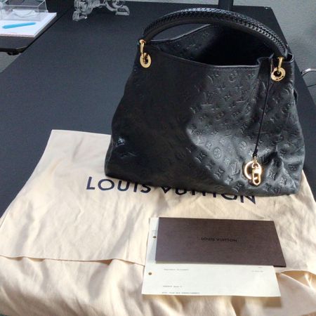 Louis Vuitton Artsy Handtasche