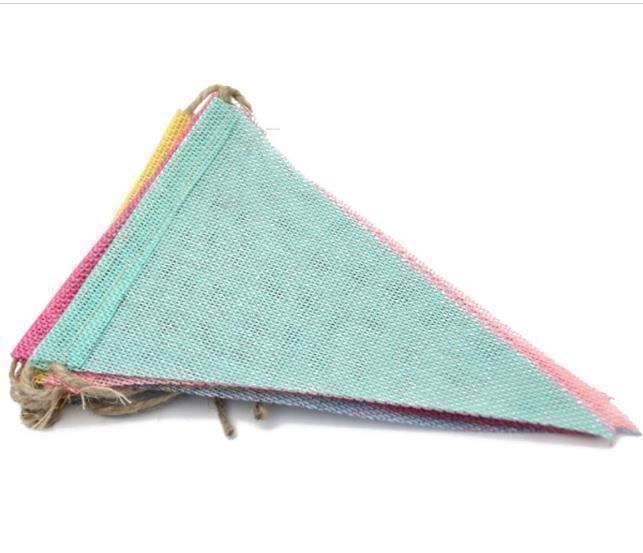 Bandiere: Banner mit 48pcs Dreieck Flaggen Deko – Nuovo (secondo la descrizione) da Thun venduto da onlino 4
