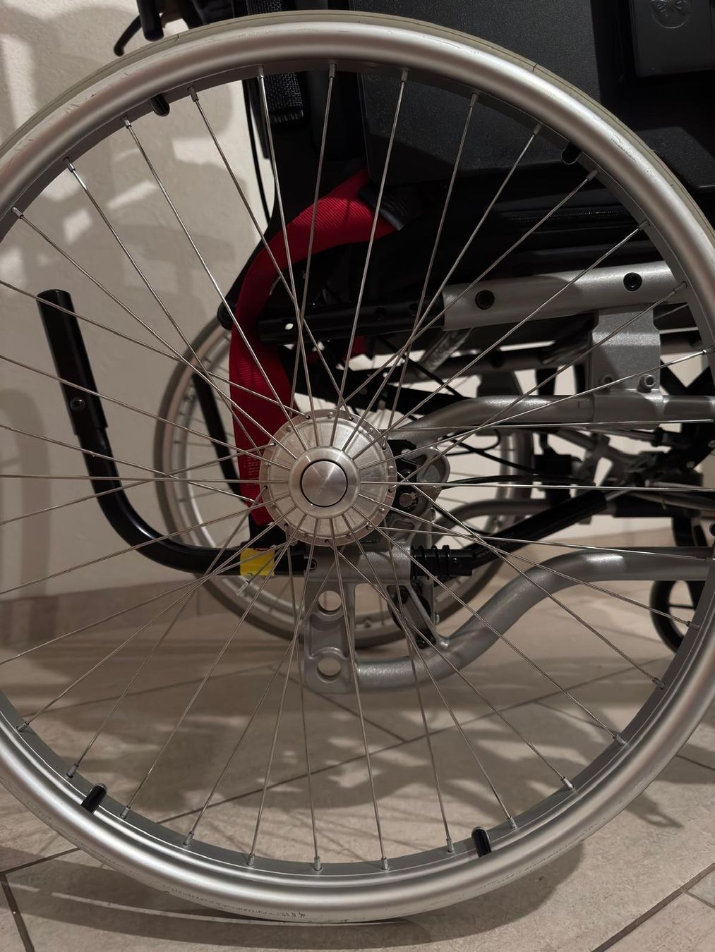 Rollstühle: fauteuil roulant – Gebraucht aus Misery von lyd_2m6f 7