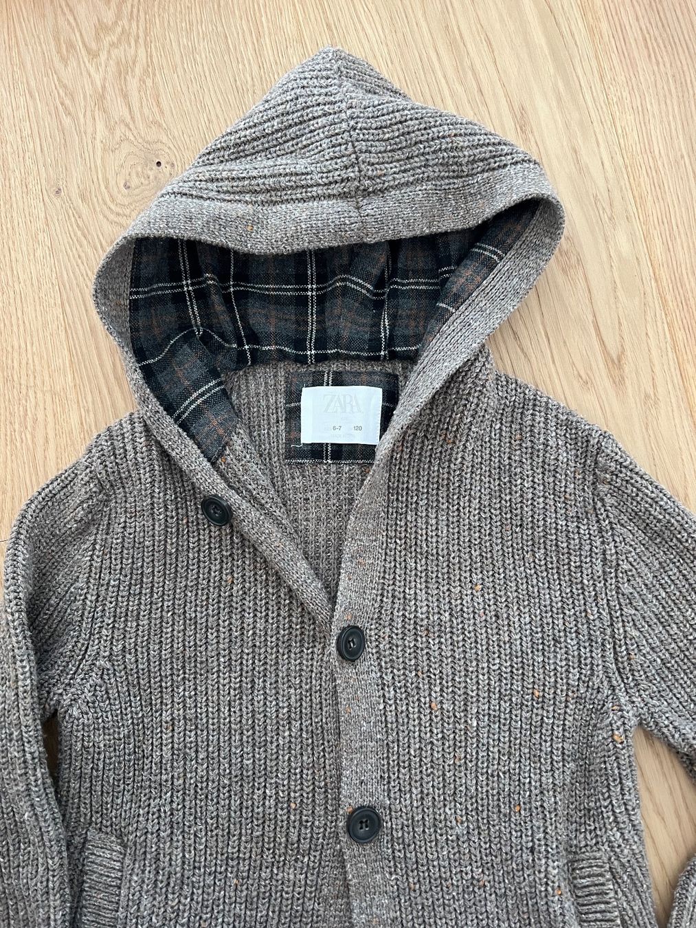 Zara Giacche & Cappotti: Schöne Strickjacke von ZARA Gr. 120 – Usato da Ennetbaden venduto da Katiusia 1