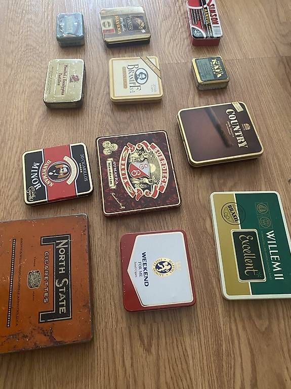 Pots: Blechdosen, Blechbüchsen, Zigarillos – D'occasion à Wettingen par GMB1 1