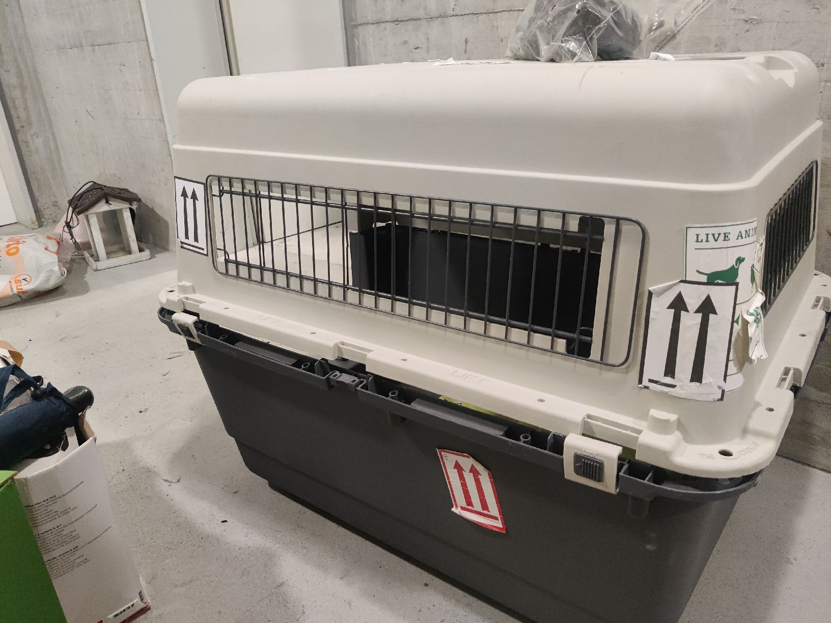 Käfige, Transport & Sicherheit: Hundetransportbox gross – Gebraucht aus Basel von emm_kts2 1