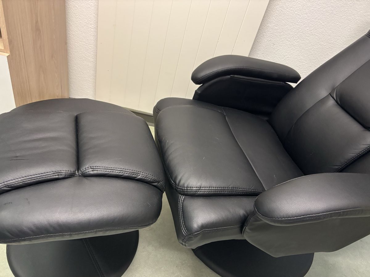 Conforama Poltrone: Relaxsessel mit Fusshocker schwarz – Usato da Otelfingen venduto da mar_j67x 3