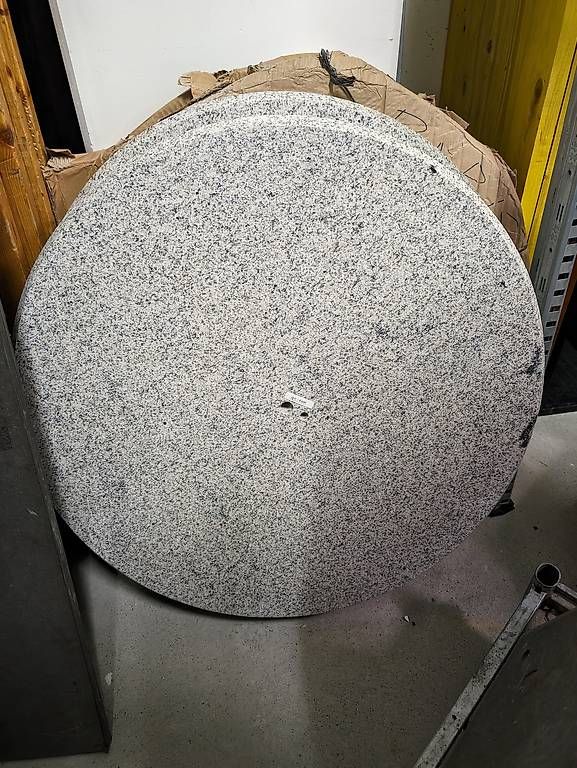 Altro: Granitsockel Schirm – Usato da Basel venduto da tintintelefon
