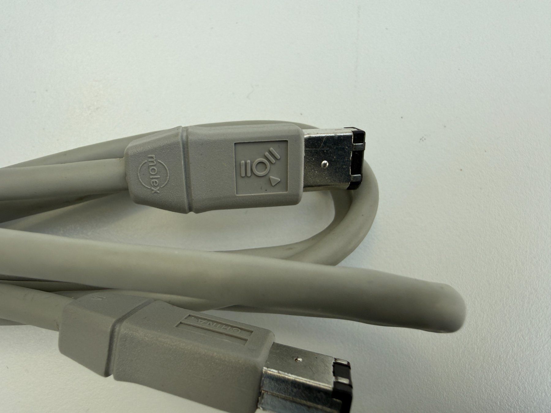 Cavi: Original 2m Firewire 400Mbps Kabel, grau, Fabrikneu – Nuovo (secondo la descrizione) da Unterengstringen venduto da Tnovus 3