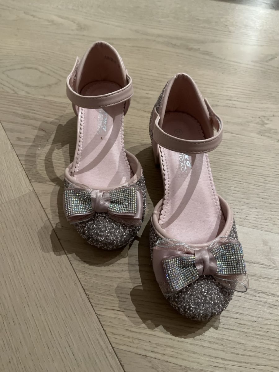 Scarpe per ragazze: Kinder Heel Gr. 31 Glitzer – Usato da Brütten venduto da Aerox82