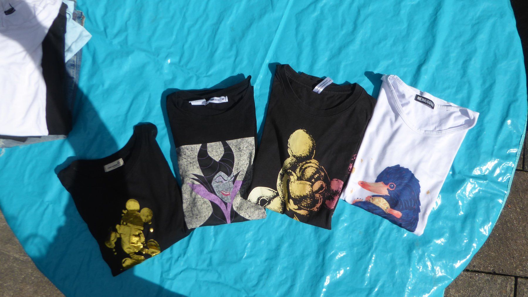 Kleiderpakete: 4 Tshirt mit Disney Aufdruck Gr  M – Gebraucht aus Sargans von Benziner 1